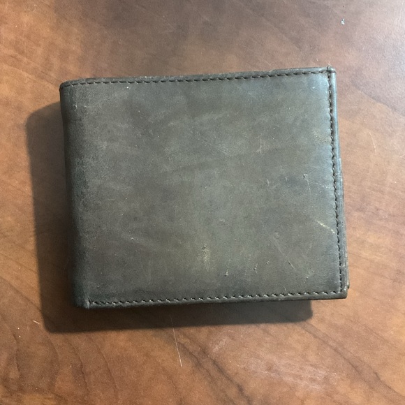 Classic Olive Leather Wallet - Picture 1 of 4